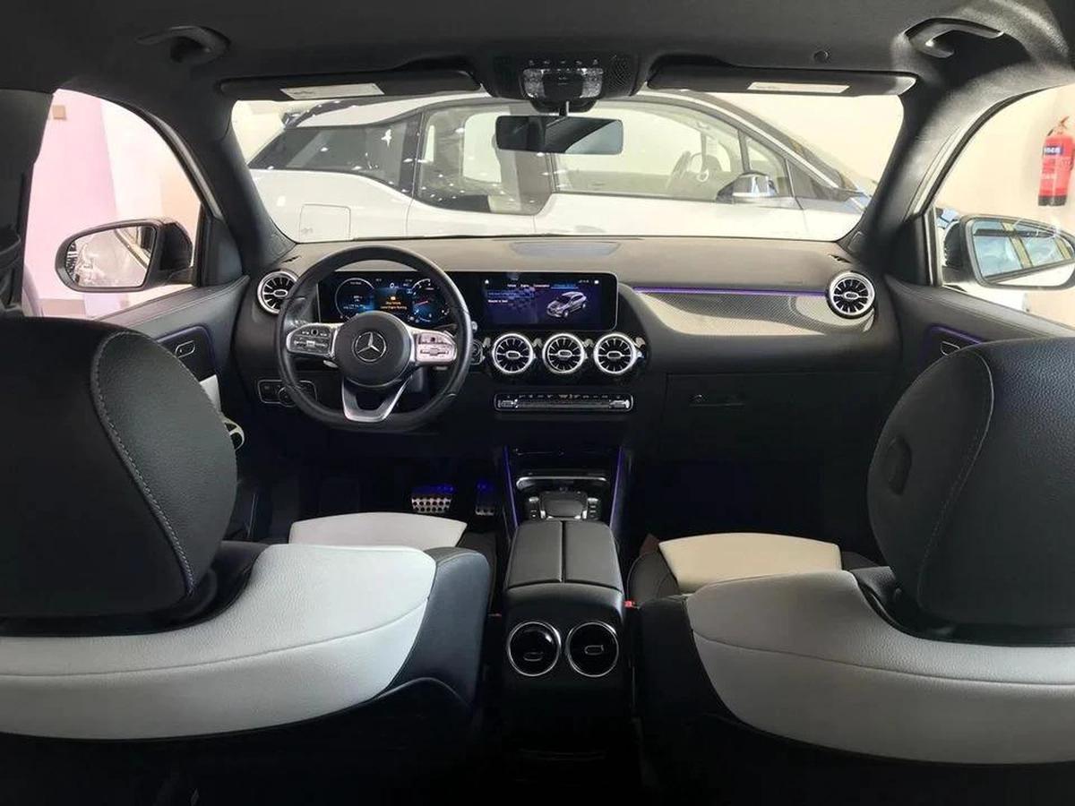 Mercedes-Benz GLA 45 AMG American Specifications - 4000km driven - 2.0L- 4 Cylinder - Turbo -6-6