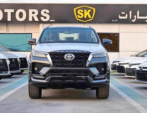 Toyota Fortuner SR5 ADVENTURE / CLIMATE WITH LEATHER SEATS / DIFFLOCK / AUTO A/C (CODE # F6HA)