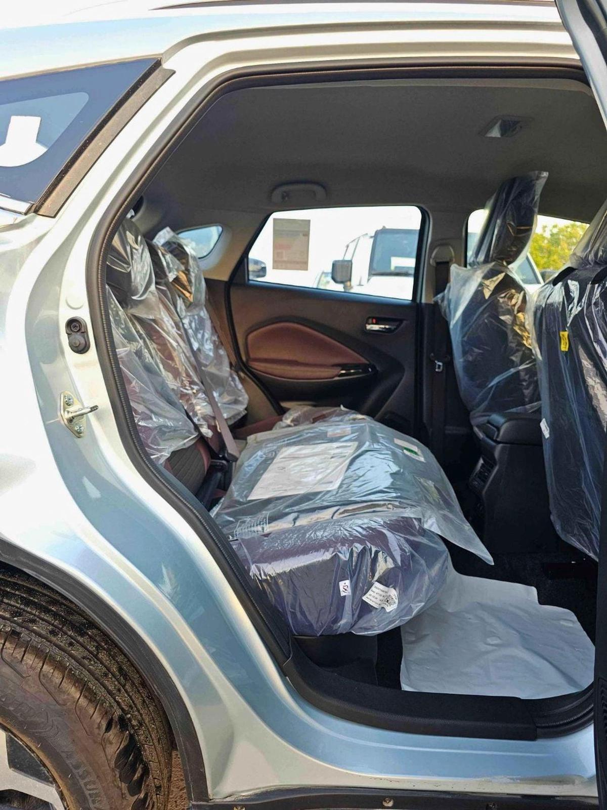 Suzuki Fronx GLX / EURO 5 HYBRID / 1.5L V4 / HEADUP DISPLAY / 360* CAMERAS /" 9" DISPLAY AUDIO (CODE # FRHGLX)-10-10