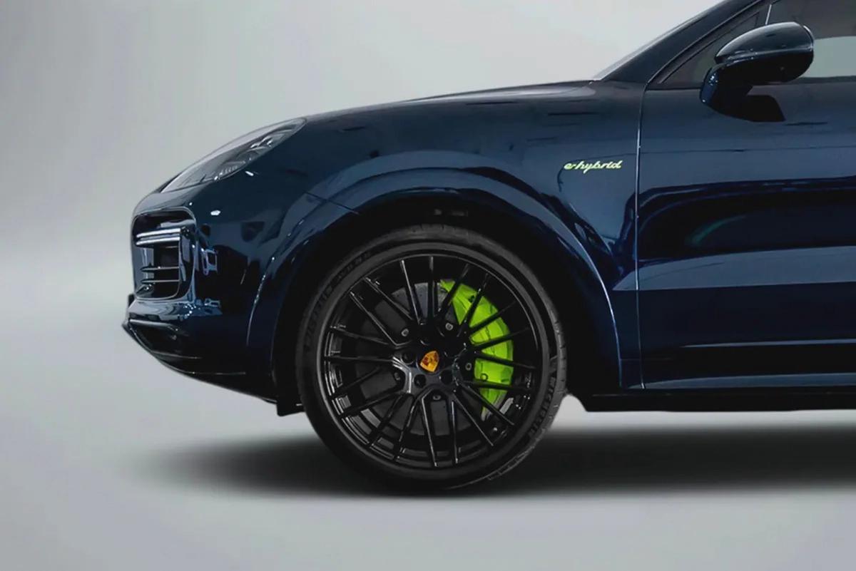 8,924 AED / month | 0% DP | 2020 Porsche Cayenne Turbo S-E Hybrid-5-5