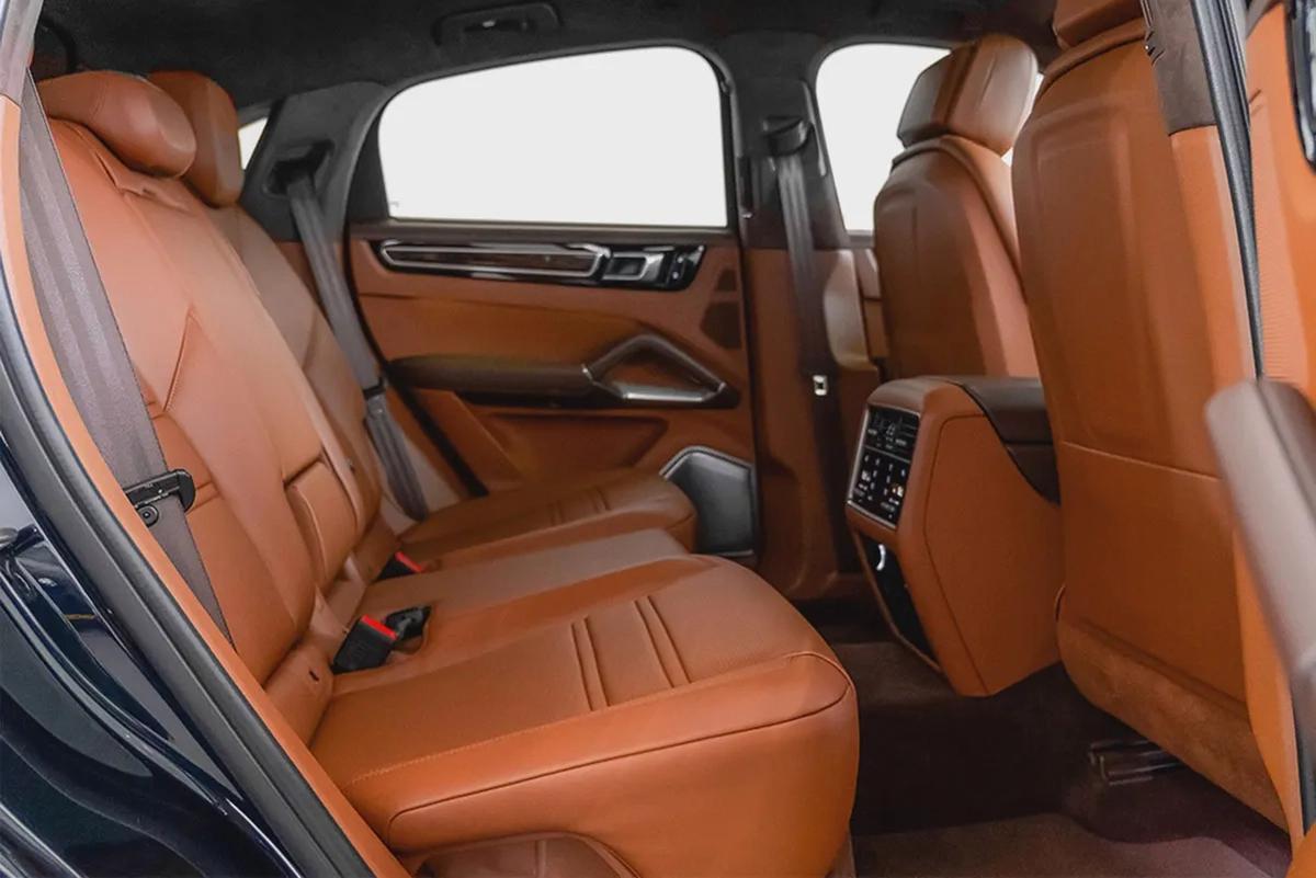 8,924 AED / month | 0% DP | 2020 Porsche Cayenne Turbo S-E Hybrid-14-14