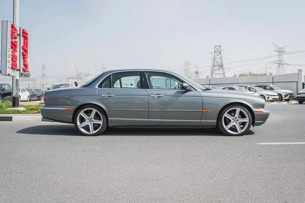 2006 - JAGUAR XJ8 - GOOD CONDITION - ONLY 43,000 KM