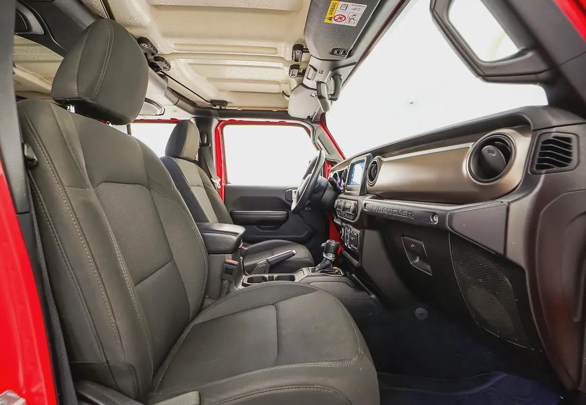 AED 1394 PM |JEEP WRANGLER UNLIMITED 2018 | PRISTINE CONDITION | 1 YEAR WARRANTY | GCC-13-13