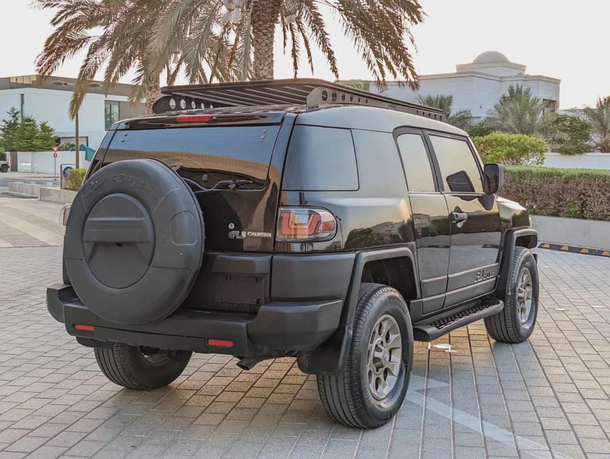 TOYOTA FJ CRUISER 2011 GCC IN EXCELLENT CONDITION-11-11