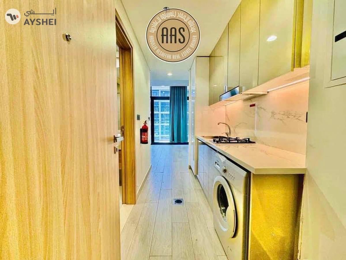 Pool view •• big balcony •• kitchen appliances •• chiller free-14-14