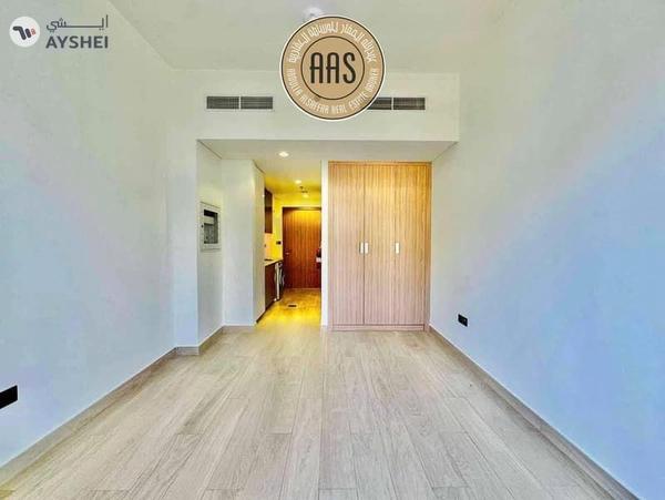 Pool view •• big balcony •• kitchen appliances •• chiller free