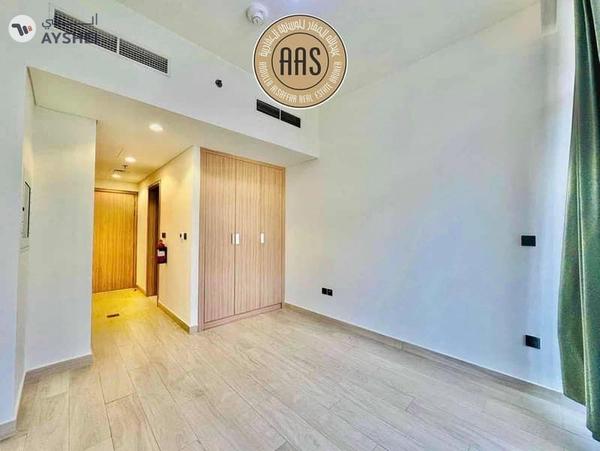 Pool view •• big balcony •• kitchen appliances •• chiller free