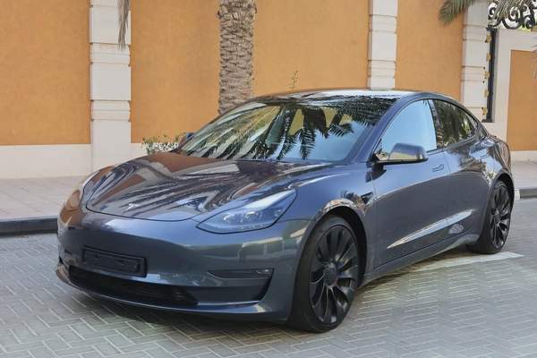 TESLA MODEL 3 PERFORMANCE - GCC SPECS - UNDER WARRANTY - FULL SERVICE HISTORY - ACCIDENT FREE -