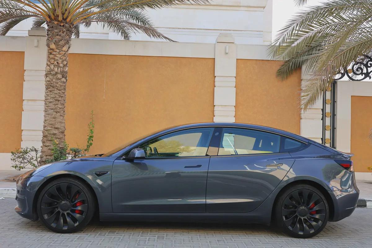 TESLA MODEL 3 PERFORMANCE - GCC SPECS - UNDER WARRANTY - FULL SERVICE HISTORY - ACCIDENT FREE --8-8