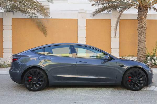 TESLA MODEL 3 PERFORMANCE - GCC SPECS - UNDER WARRANTY - FULL SERVICE HISTORY - ACCIDENT FREE -
