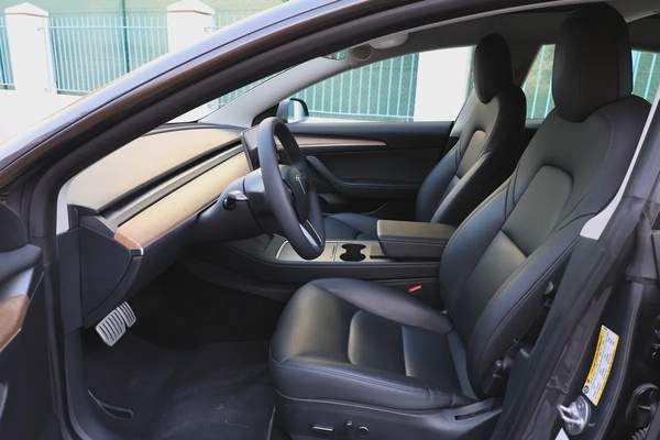 TESLA MODEL 3 PERFORMANCE - GCC SPECS - UNDER WARRANTY - FULL SERVICE HISTORY - ACCIDENT FREE -