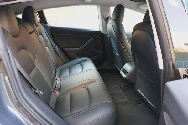 TESLA MODEL 3 PERFORMANCE - GCC SPECS - UNDER WARRANTY - FULL SERVICE HISTORY - ACCIDENT FREE -