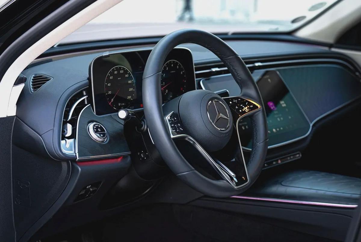 2025 | Mercedes E200 Black | Low Mileage | Brand new | Clean title | Warranty |-7-7