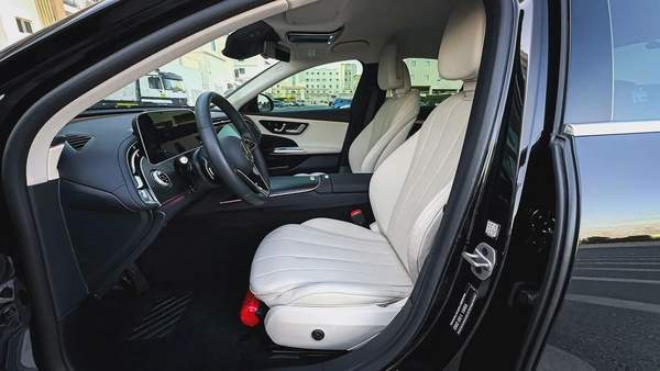 2025 | Mercedes E200 Black | Low Mileage | Brand new | Clean title | Warranty |