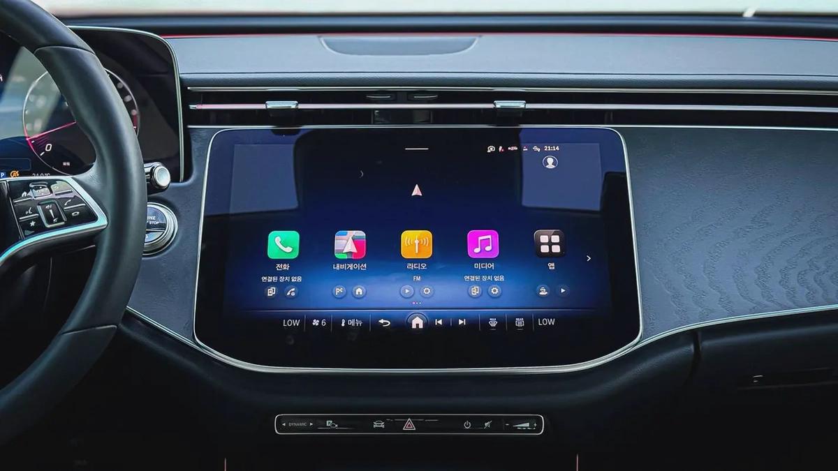 2025 | Mercedes E200 Black | Low Mileage | Brand new | Clean title | Warranty |-12-12