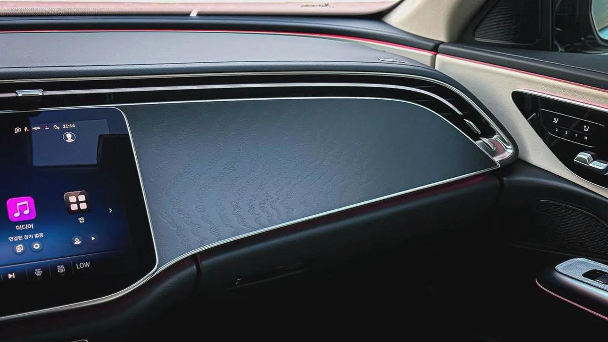 2025 | Mercedes E200 Black | Low Mileage | Brand new | Clean title | Warranty |-13-13