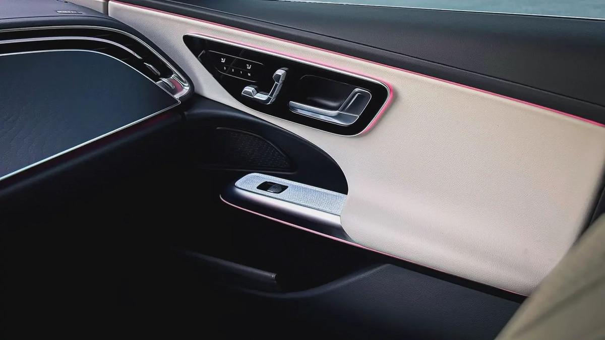 2025 | Mercedes E200 Black | Low Mileage | Brand new | Clean title | Warranty |-14-14