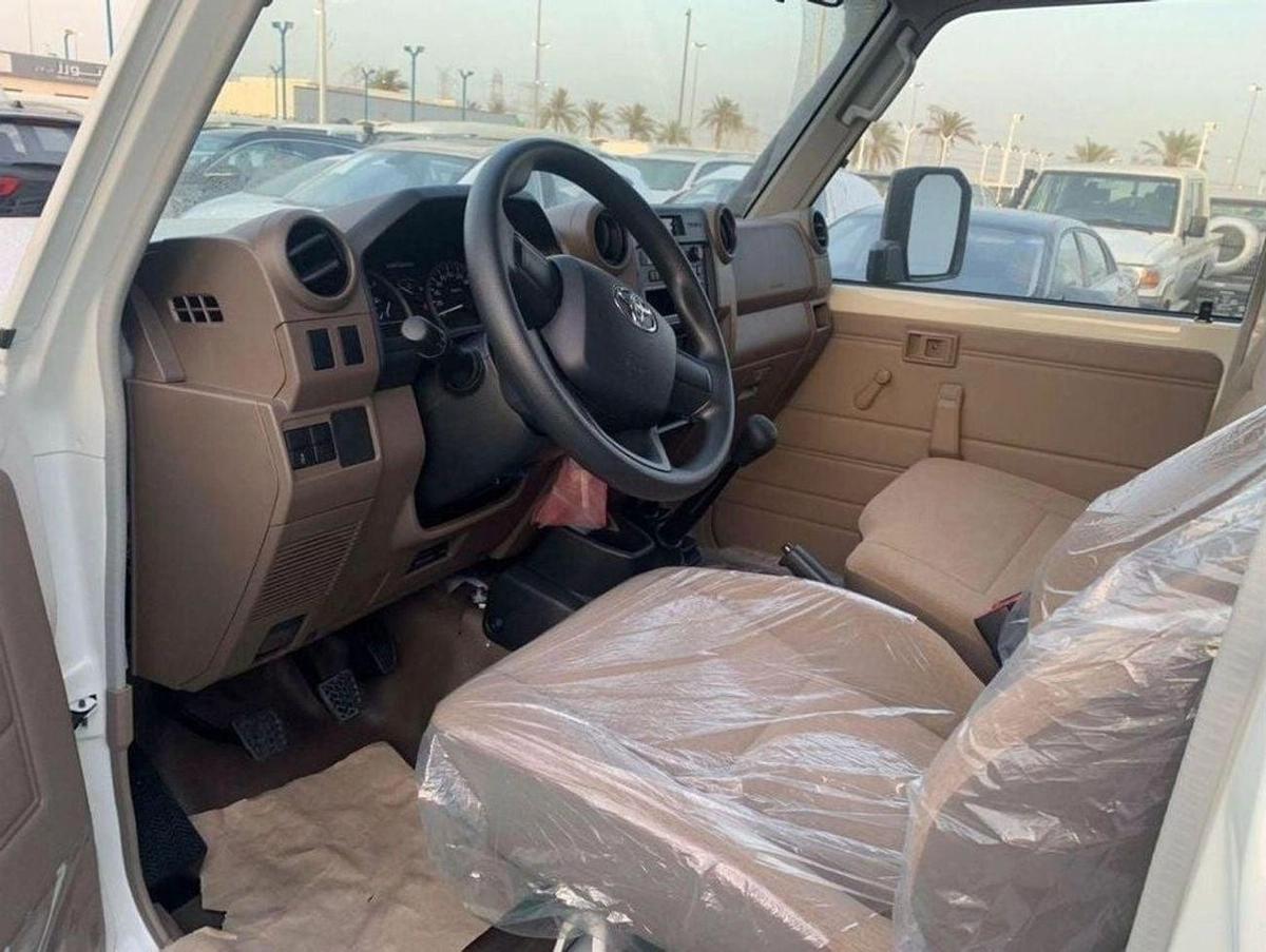 Toyota Land Cruiser 70 4.0L PETROL V6 3 DOORS 4WD 2024 GCC-6-6