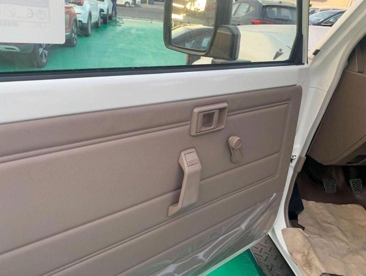 Toyota Land Cruiser 70 4.0L PETROL V6 3 DOORS 4WD 2024 GCC-7-7