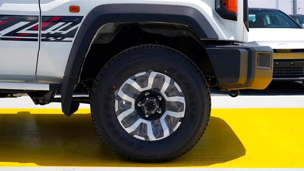 2026 Toyota Land Cruiser 70 Series LC 76 LX - GCC Specs - Brand New!-15-15