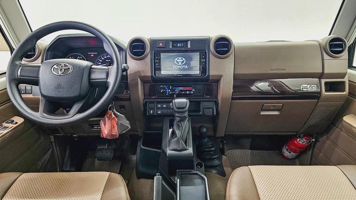 TOYOTA - LC 79 - HARD TOP - DOUBLE CABIN - UNDER WARRANTY - GCC - V4 DIESEL - 2025 - WHITE COLORE-1-1