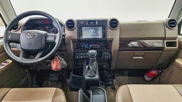 TOYOTA - LC 79 - HARD TOP - DOUBLE CABIN - UNDER WARRANTY - GCC - V4 DIESEL - 2025 - WHITE COLORE