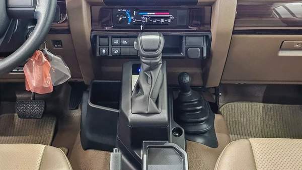 TOYOTA - LC 79 - HARD TOP - DOUBLE CABIN - UNDER WARRANTY - GCC - V4 DIESEL - 2025 - WHITE COLORE