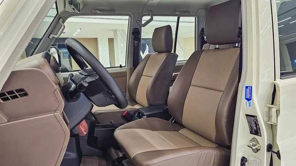 TOYOTA - LC 79 - HARD TOP - DOUBLE CABIN - UNDER WARRANTY - GCC - V4 DIESEL - 2025 - WHITE COLORE