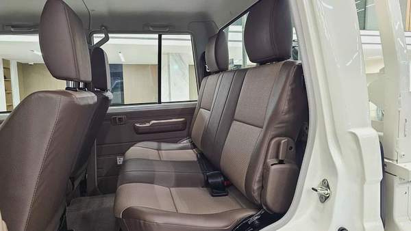 TOYOTA - LC 79 - HARD TOP - DOUBLE CABIN - UNDER WARRANTY - GCC - V4 DIESEL - 2025 - WHITE COLORE