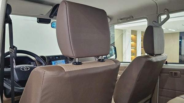 TOYOTA - LC 79 - HARD TOP - DOUBLE CABIN - UNDER WARRANTY - GCC - V4 DIESEL - 2025 - WHITE COLORE