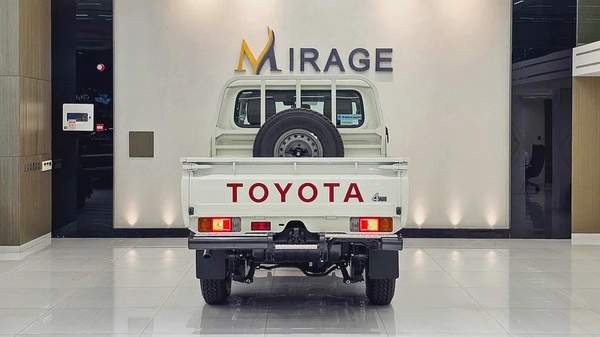 TOYOTA - LC 79 - HARD TOP - DOUBLE CABIN - UNDER WARRANTY - GCC - V4 DIESEL - 2025 - WHITE COLORE