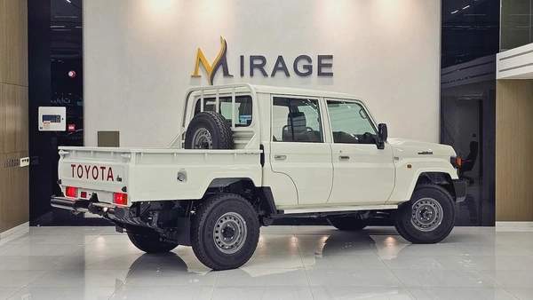 TOYOTA - LC 79 - HARD TOP - DOUBLE CABIN - UNDER WARRANTY - GCC - V4 DIESEL - 2025 - WHITE COLORE