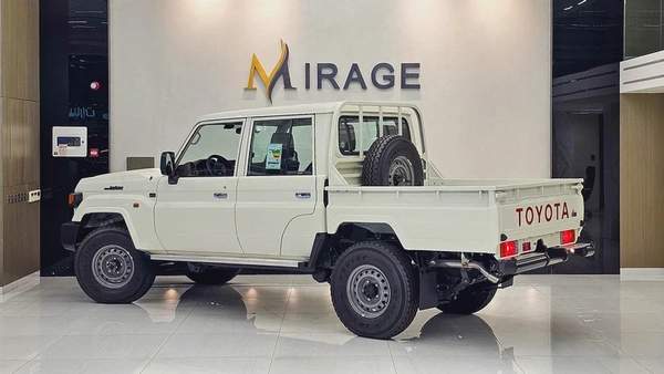 TOYOTA - LC 79 - HARD TOP - DOUBLE CABIN - UNDER WARRANTY - GCC - V4 DIESEL - 2025 - WHITE COLORE