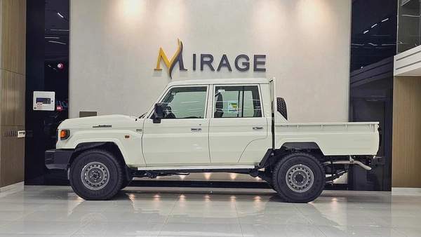 TOYOTA - LC 79 - HARD TOP - DOUBLE CABIN - UNDER WARRANTY - GCC - V4 DIESEL - 2025 - WHITE COLORE
