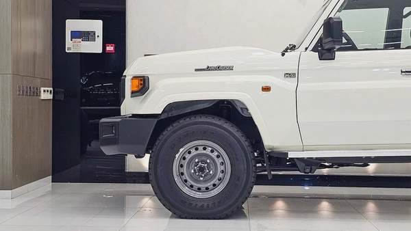 TOYOTA - LC 79 - HARD TOP - DOUBLE CABIN - UNDER WARRANTY - GCC - V4 DIESEL - 2025 - WHITE COLORE