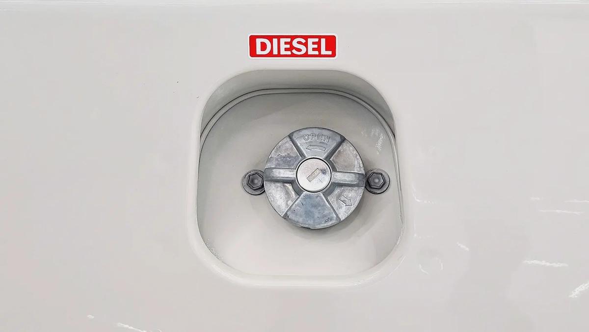 TOYOTA - LC 79 - HARD TOP - DOUBLE CABIN - UNDER WARRANTY - GCC - V4 DIESEL - 2025 - WHITE COLORE-17-17