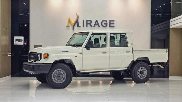 TOYOTA - LC 79 - HARD TOP - DOUBLE CABIN - UNDER WARRANTY - GCC - V4 DIESEL - 2025 - WHITE COLORE