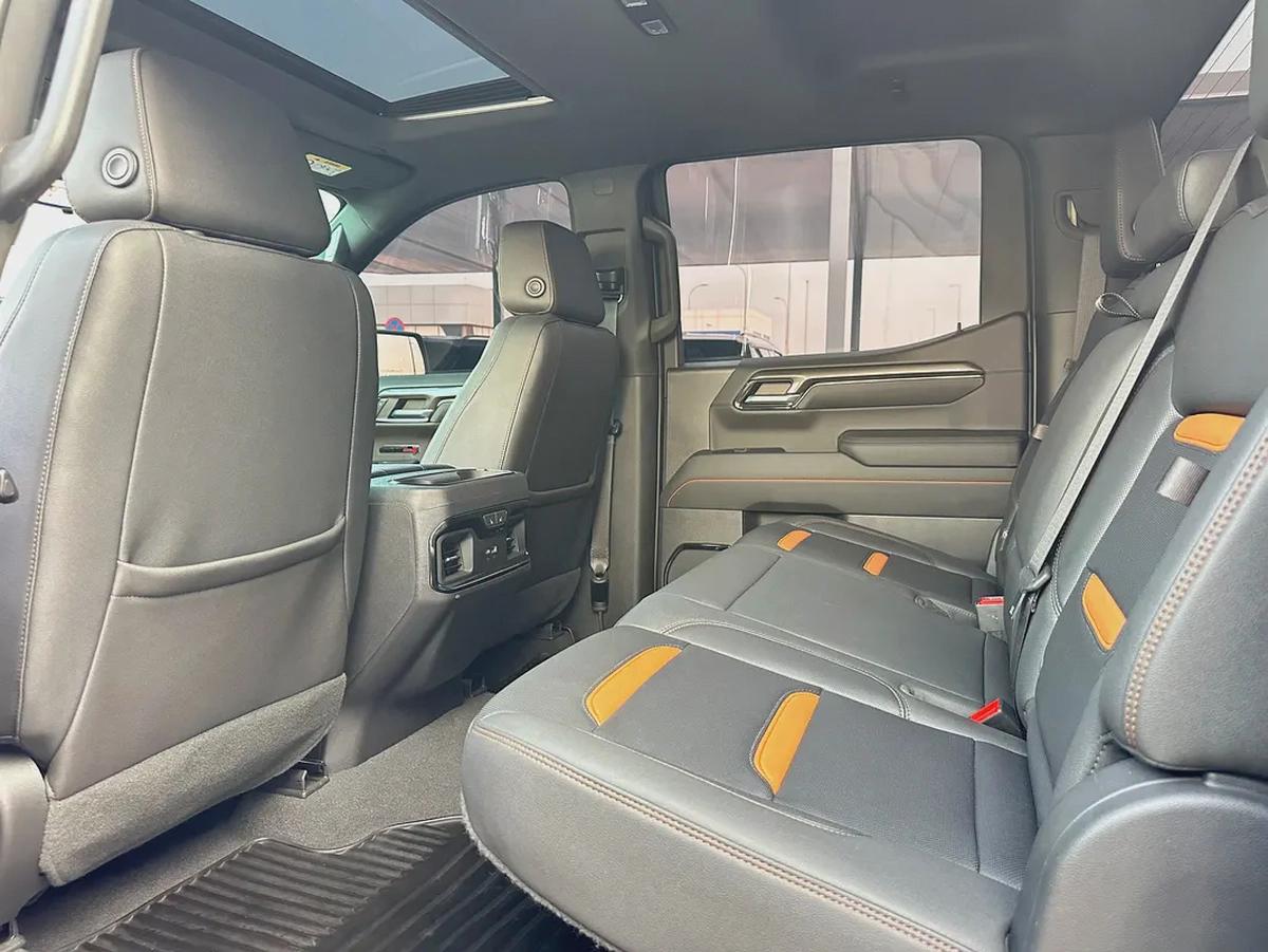 جي ام سي سييرا AT4 6.2 اسود 2023 (خليجي)-7-7