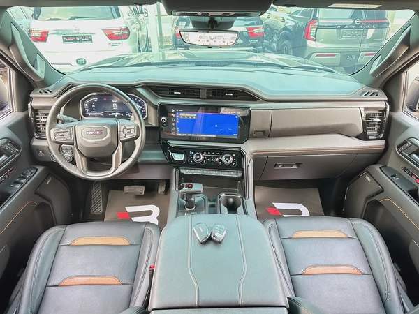 جي ام سي سييرا AT4 6.2 اسود 2023 (خليجي)