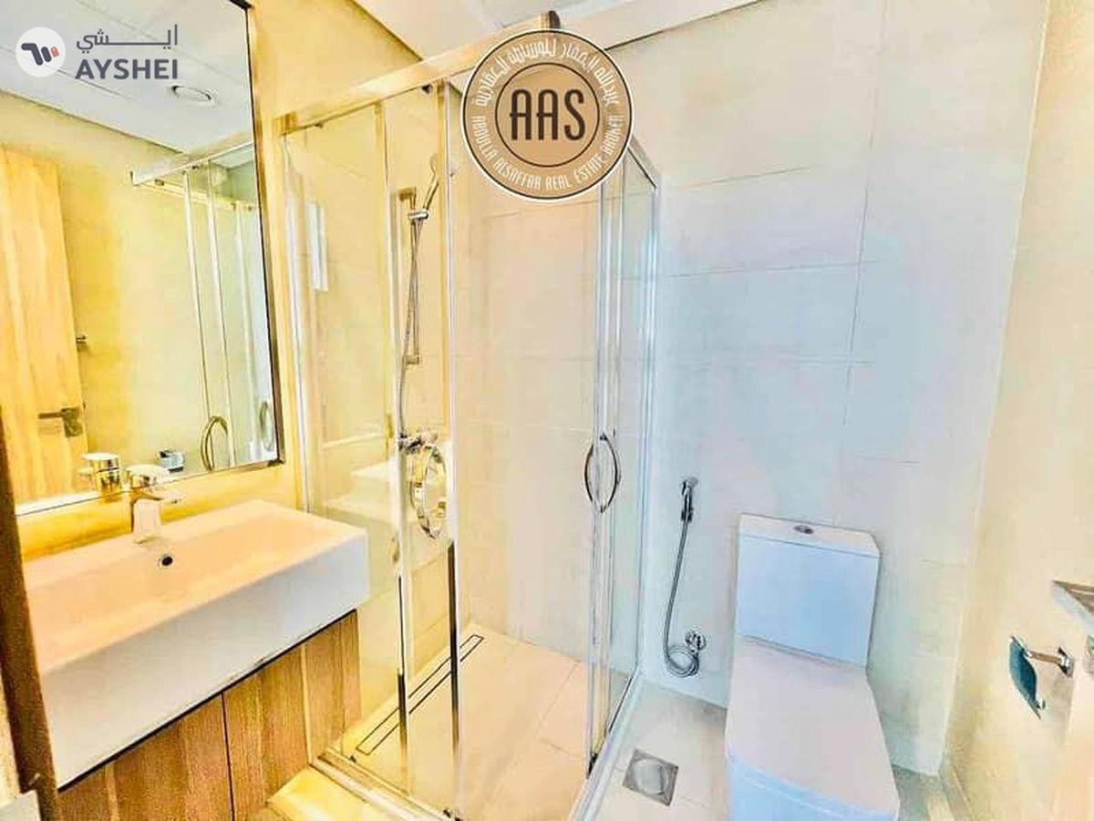 Amazing 1 B/R •• chiller free •• vacant unit •• spacious maintained-6-6