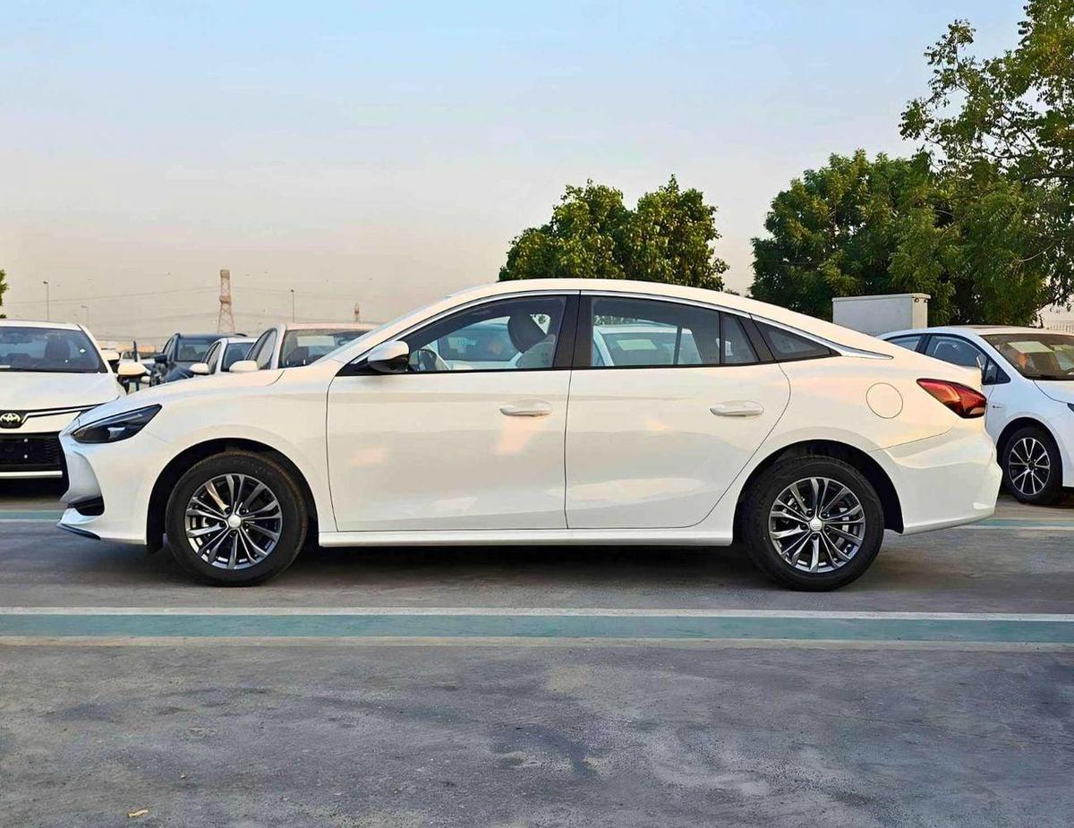 MG 5 180DVVT GLOBAL FIRST EDITION / 1.5L PETROL / SUNROOF / LEATHER SEATS / FRONT & REAR CAMERA / CODE#MG-3-3