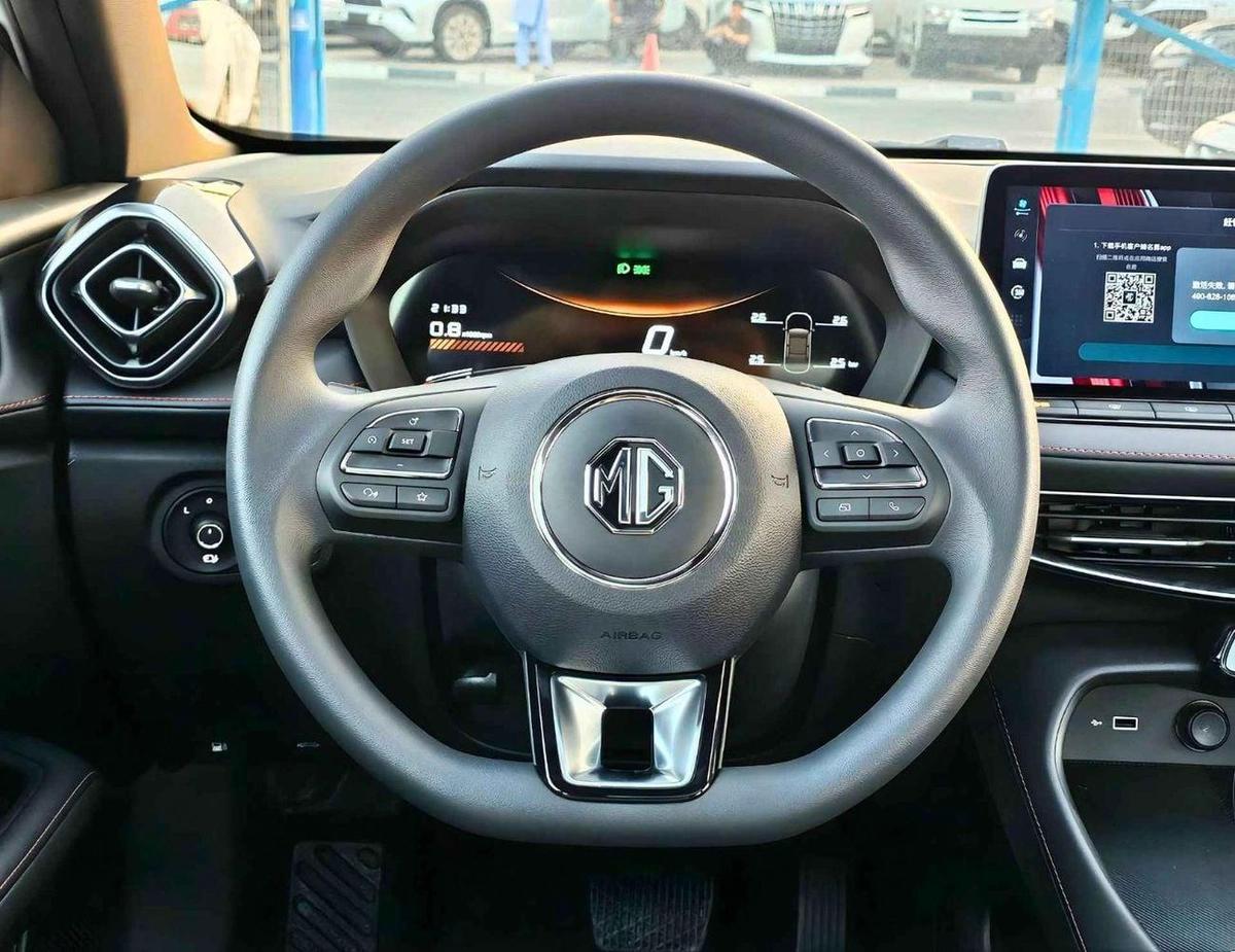 MG 5 180DVVT GLOBAL FIRST EDITION / 1.5L PETROL / SUNROOF / LEATHER SEATS / FRONT & REAR CAMERA / CODE#MG-11-11