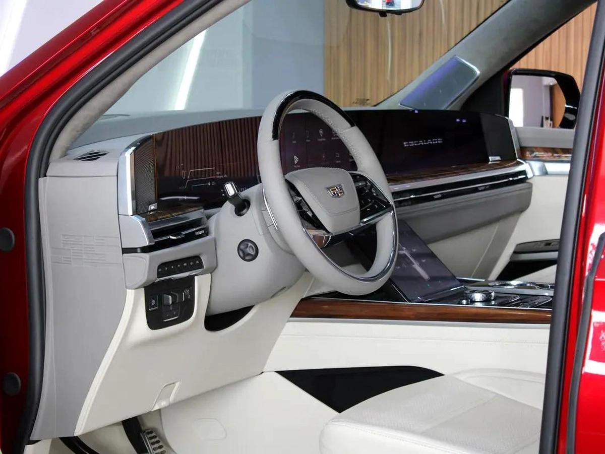 2026 - Cadillac Escalade Sport Platinum V8-15-15