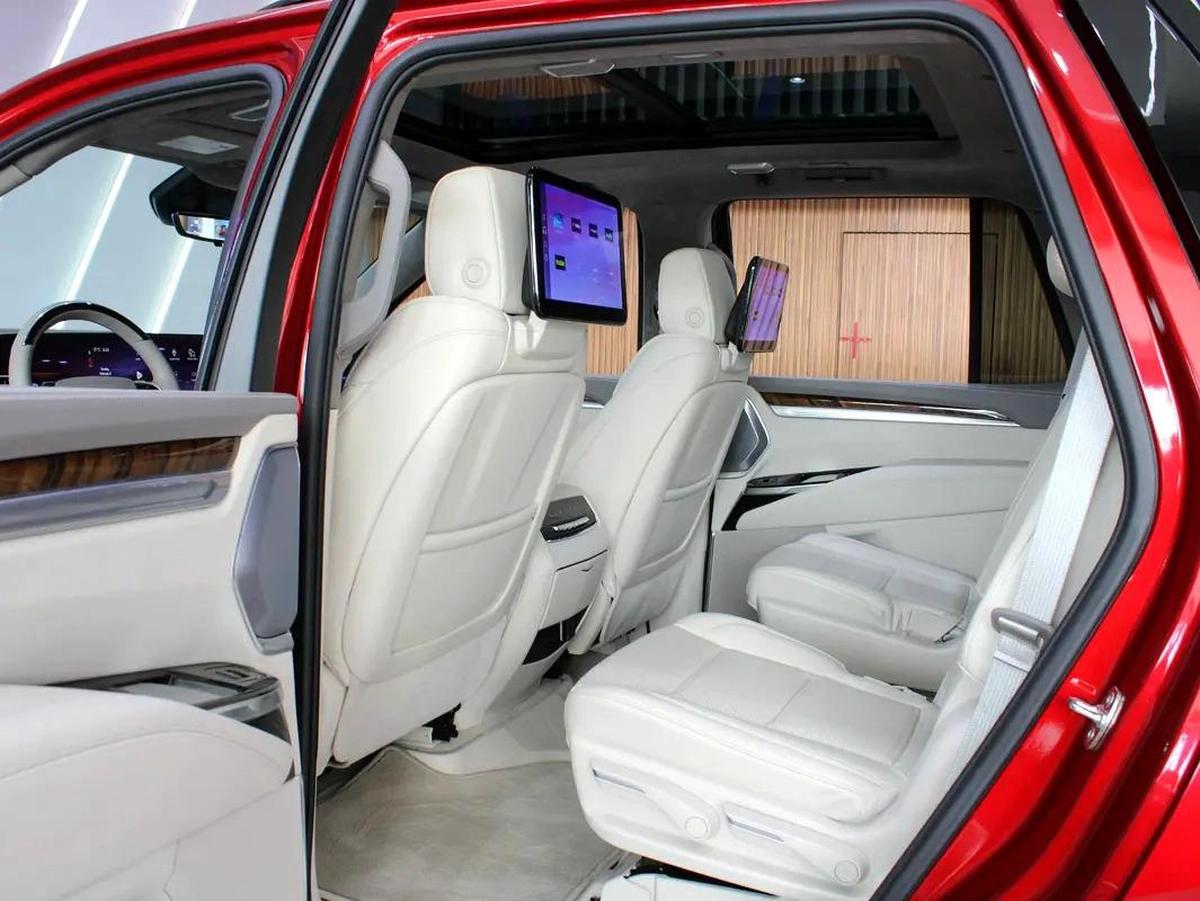 2026 - Cadillac Escalade Sport Platinum V8-14-14
