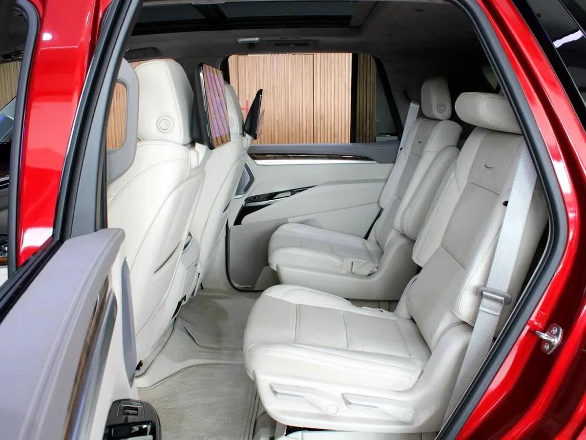 2026 - Cadillac Escalade Sport Platinum V8-9-9