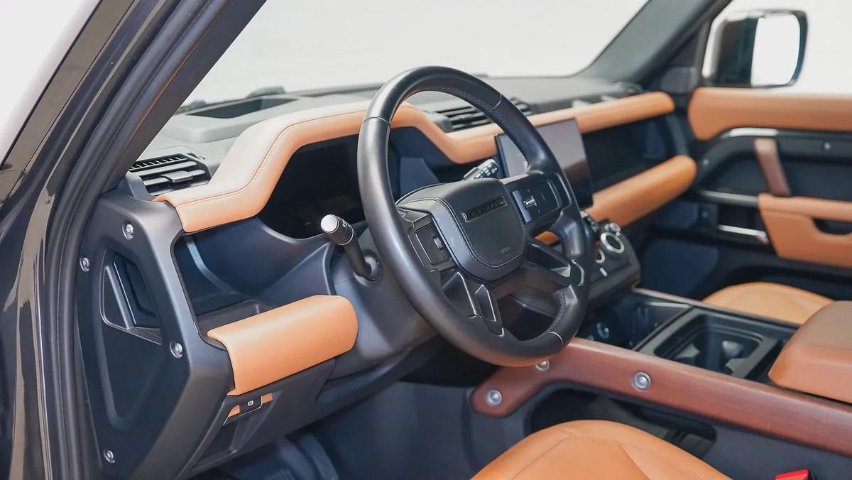 Special Offer | AED 5,014 PM | High Option, Warranty 2028 | 110 P400 HSE Widetrack-4-4