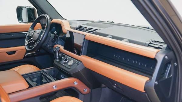 Special Offer | AED 5,014 PM | High Option, Warranty 2028 | 110 P400 HSE Widetrack