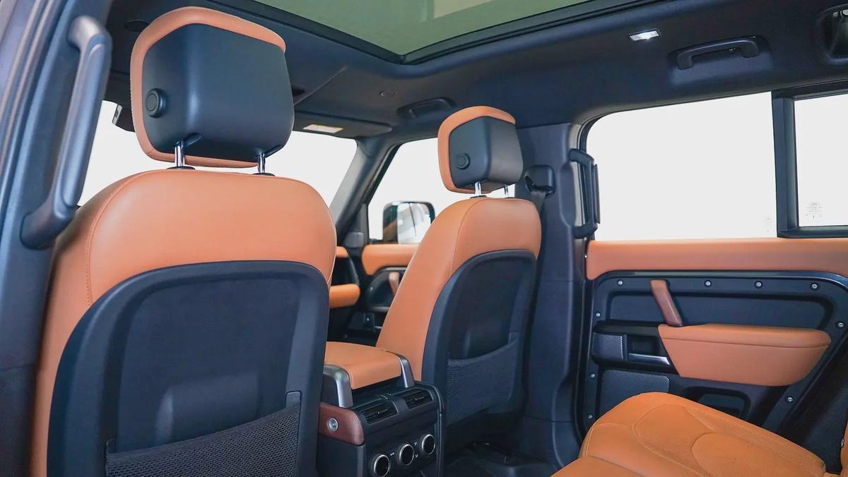 Special Offer | AED 5,014 PM | High Option, Warranty 2028 | 110 P400 HSE Widetrack-7-7