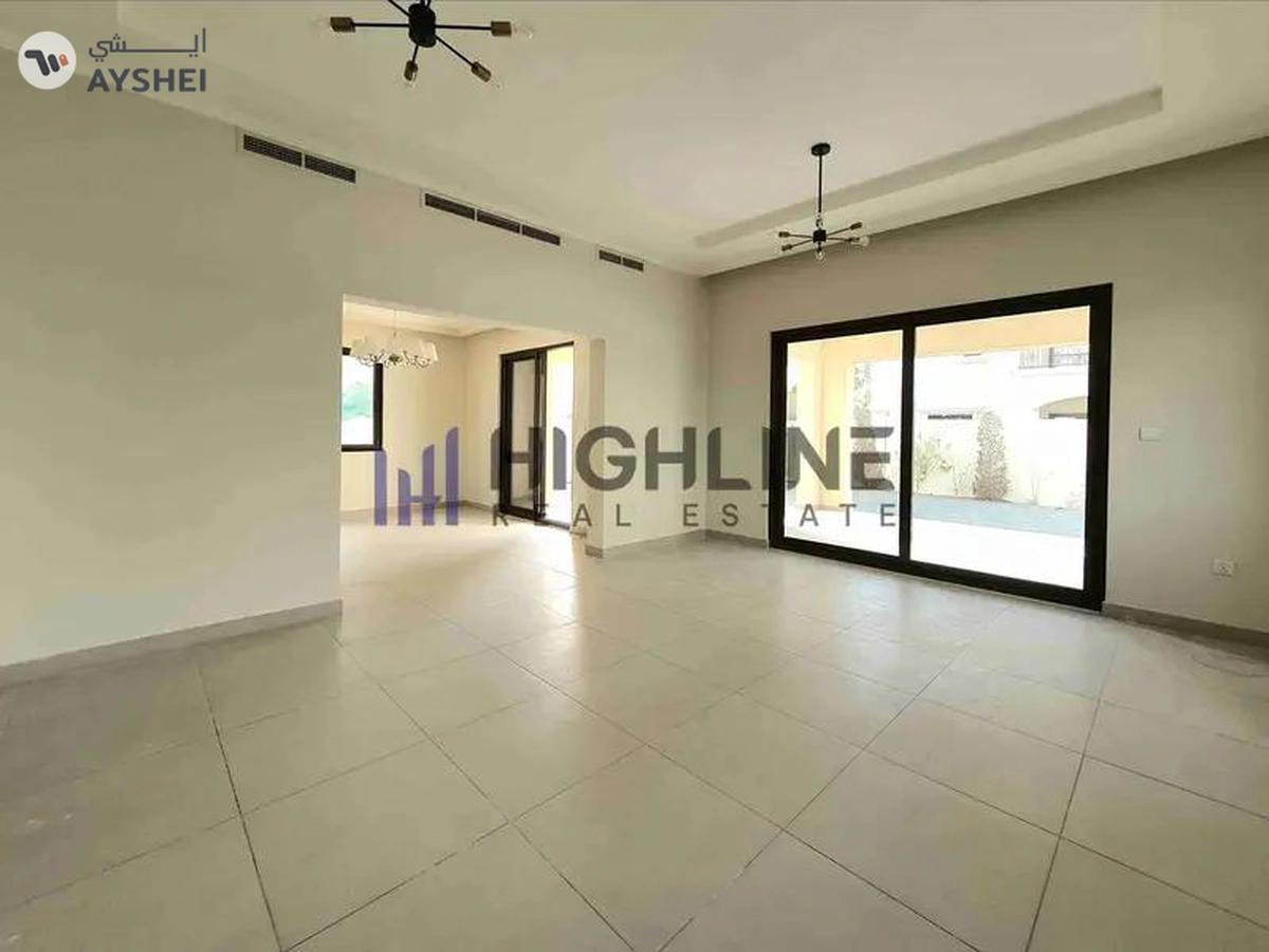 Spanish Villa with 5 Bedrooms Ready to Move-2-2