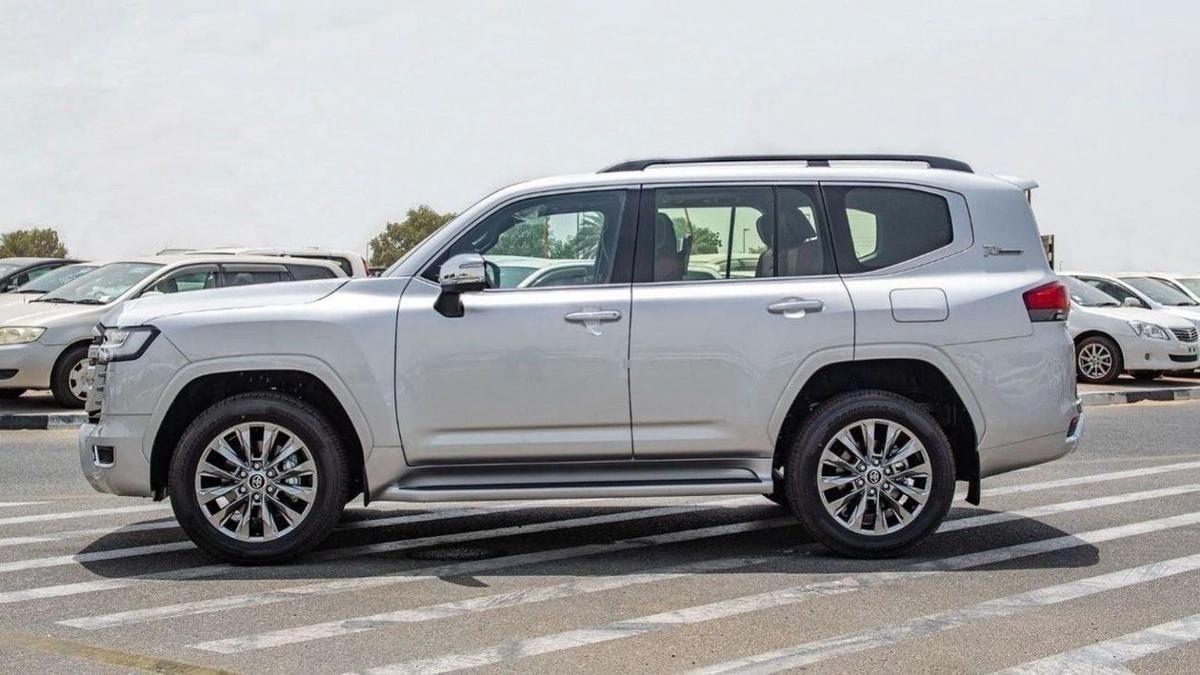 Toyota Land Cruiser TOYOTA LAND CRUISER LC300 VXR 3.3L DIEASEL FULL OPTION 2024-3-3